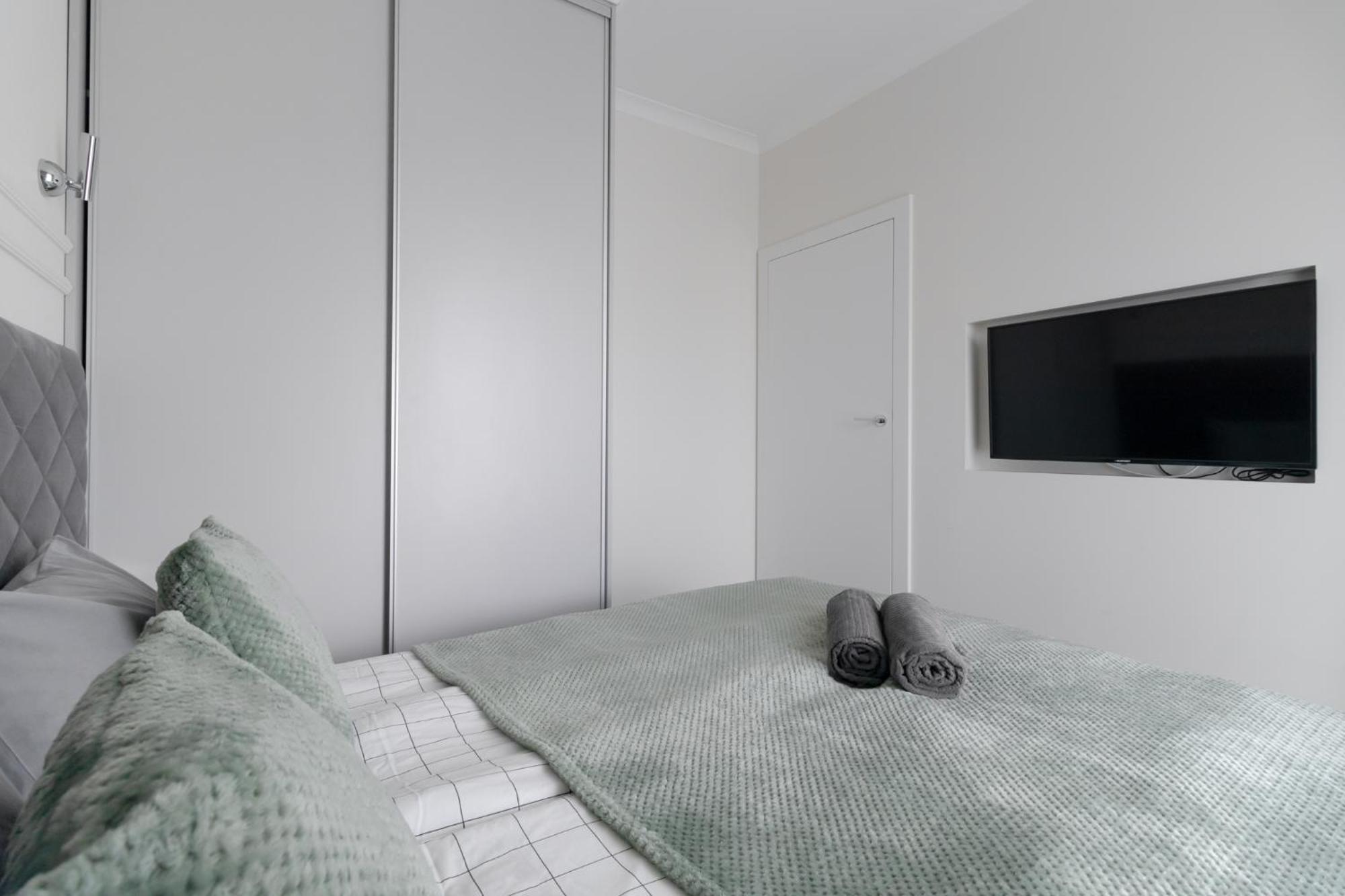- Great Location- One Bedroom - Siedmiogrodzka 3 * Warschau